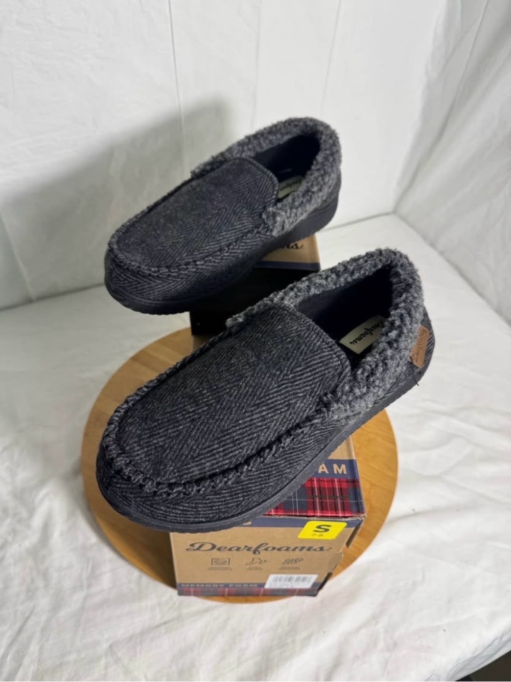 Dearfoams Men's Memory Foam Moccasin Slippers Size S 7-8 Black Gray NIB